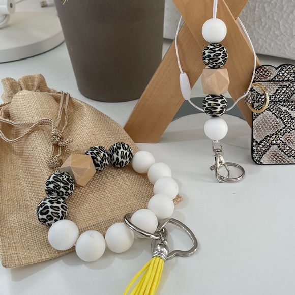 Bracelet Keychain Silicone Wood Beads/Lanyard Teacher Badge Holder Gift Set - Picture 3 of 6